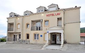 Hotel Lav